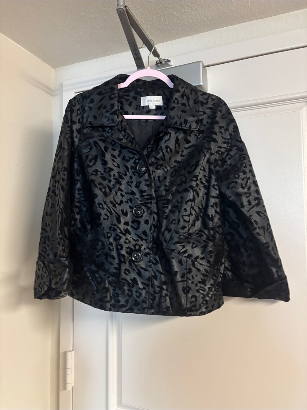 Croft & Barrow Black Leopard-Texture Short Blazer